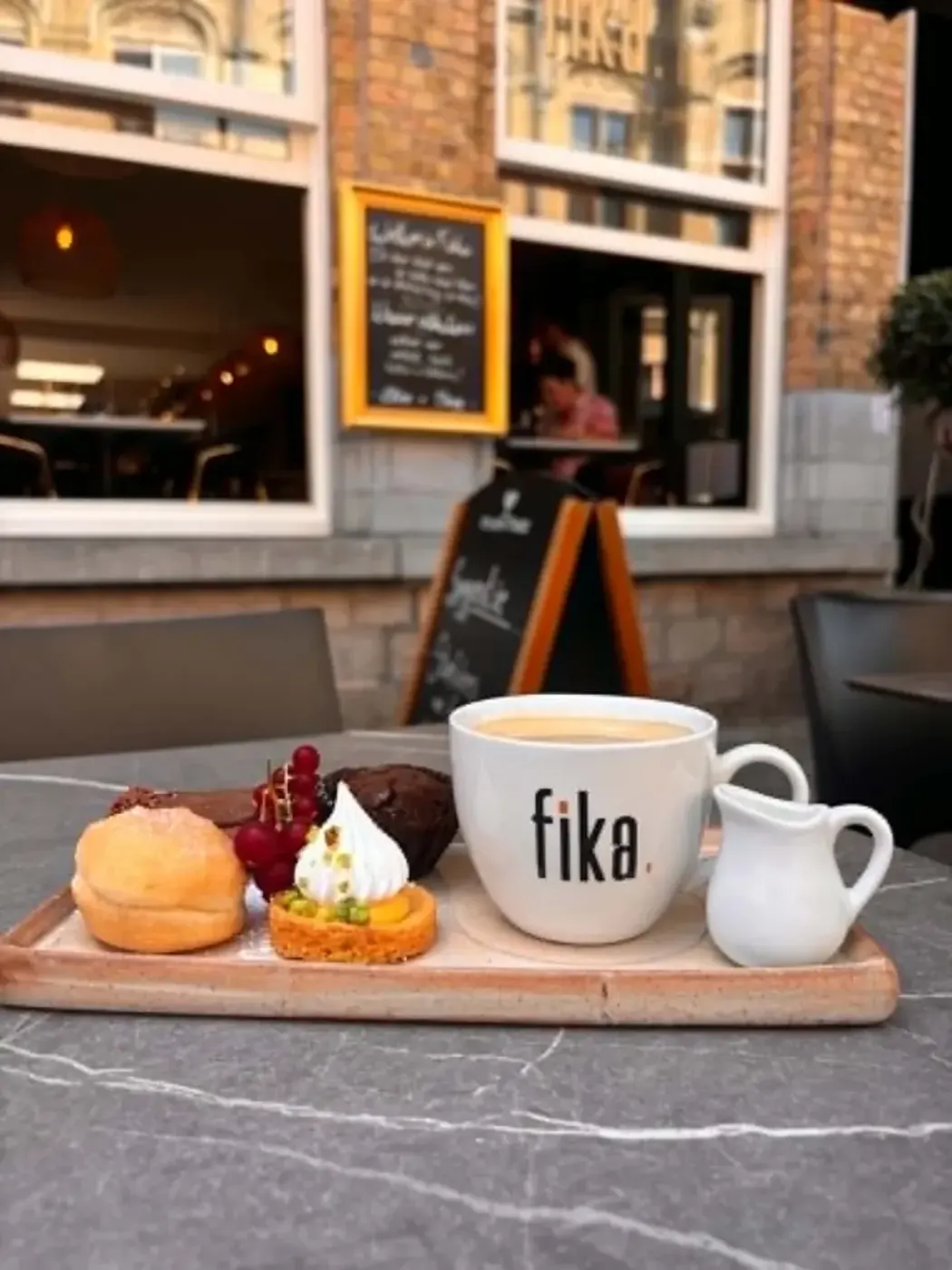 Voor: dezelfde koffie in een Fika-tas